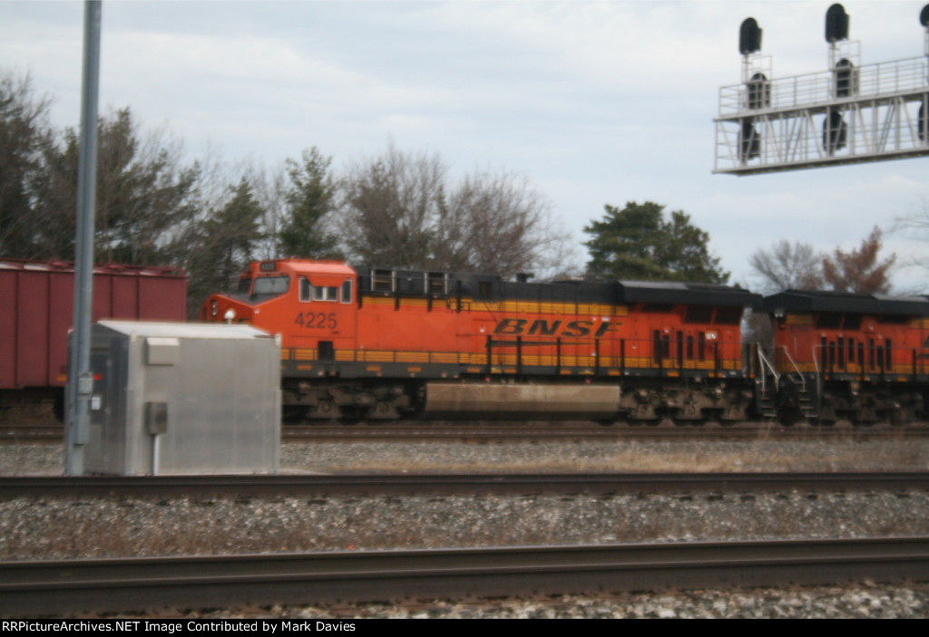 BNSF 4225